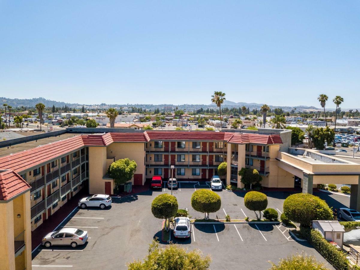Rancho San Diego Inn & Suites Ель-Кахон Екстер'єр фото